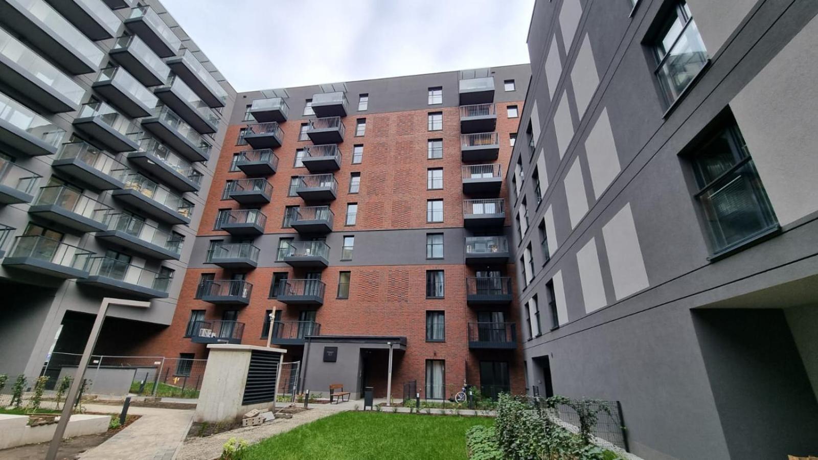 New #Madalinskiego57 - City Center, New Bulding, 2 Bedrooms, 2X Double Beds And A Fold-Out Sofa, Separate Kitchen, Air Conditioning, Balcony, Underground Parking, Self Check In 24H, Internet, Netflix, Coffee Machine, Washing Machine,1 Km To The Railw Wrocław Exteriör bild