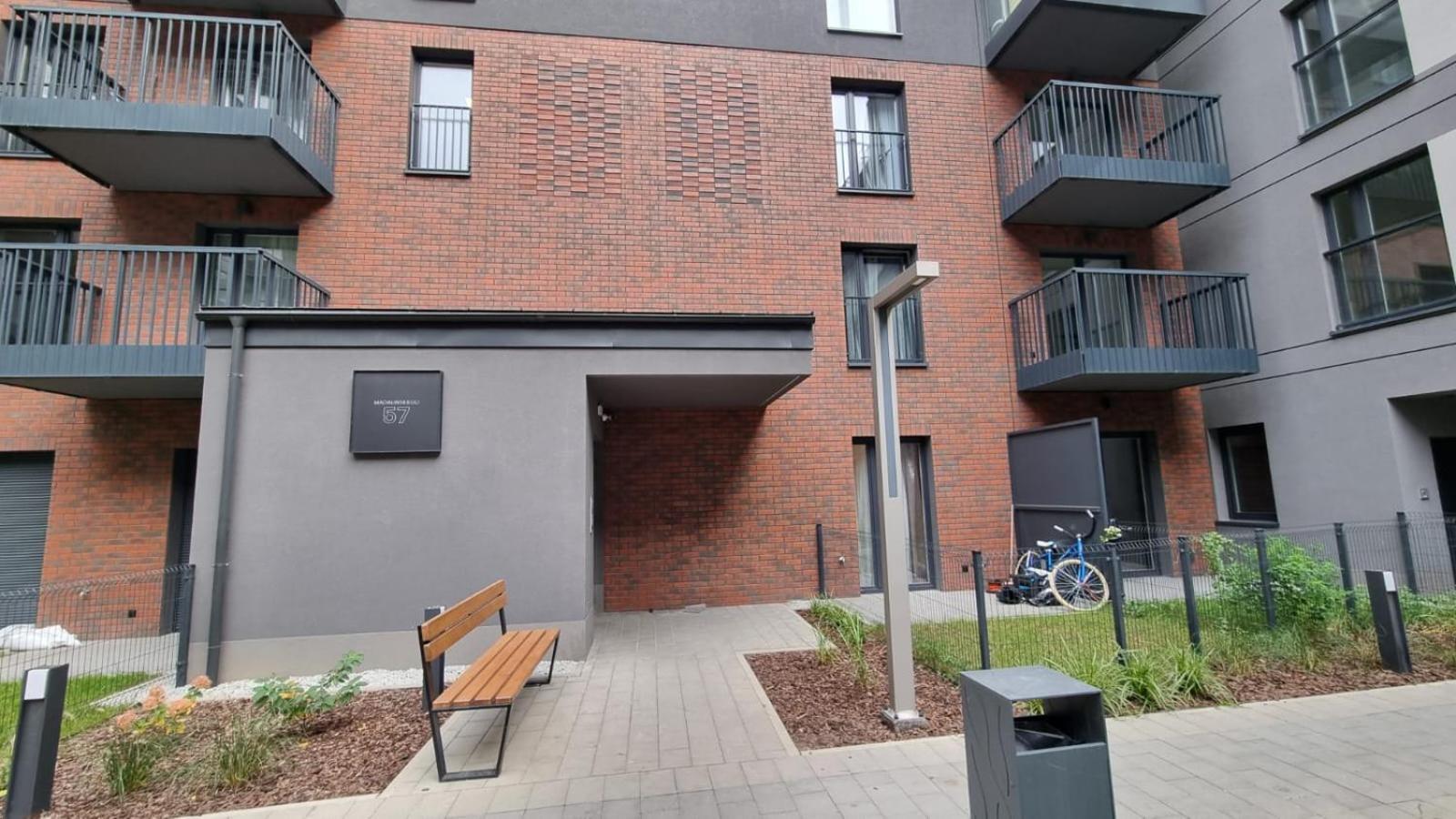 New #Madalinskiego57 - City Center, New Bulding, 2 Bedrooms, 2X Double Beds And A Fold-Out Sofa, Separate Kitchen, Air Conditioning, Balcony, Underground Parking, Self Check In 24H, Internet, Netflix, Coffee Machine, Washing Machine,1 Km To The Railw Wrocław Exteriör bild